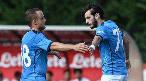 VIDEO - "Come stai?", spunta il gesto di Kvaratskhelia all'uscita da Castel Volturno