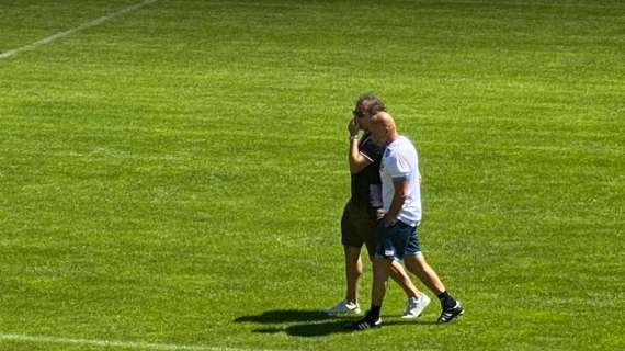 FOTO - Lungo colloquio Spalletti-Giuntoli a fine allenamento: i due lasciano il campo insieme