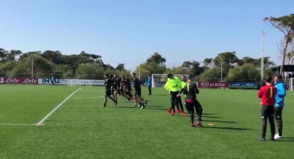 VIDEO - Comincia l'allenamento a Castel Volturno, gli azzurri preparano la sfida con il Salisburgo