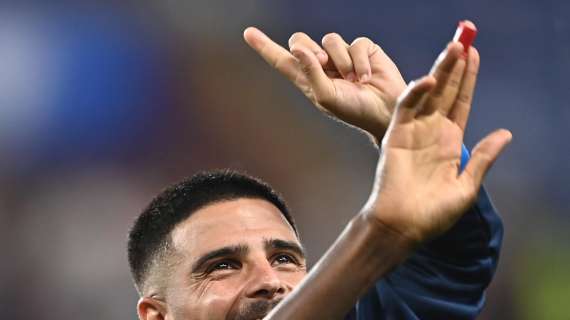 Tutti in piedi per Osimhen e Insigne: al Maradona il coro per Victor