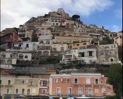 VIDEO – Zielinski si consola con una giornata di relax a Positano con la bella Laura