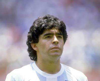 Maradona canta l' inno brasiliano: realta o finzione?