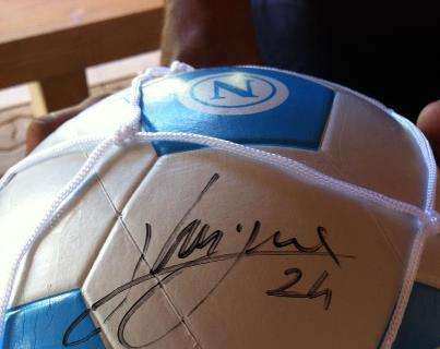 FOTO - Ecco il primo autografo di Insigne con il suo nuovo numero