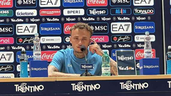 Lang in conferenza: “Volevo Napoli già a gennaio, qui per vincere! Caratteristiche? Il tifoso si alza in piedi! Conte, la stanchezza e la tattica…”
