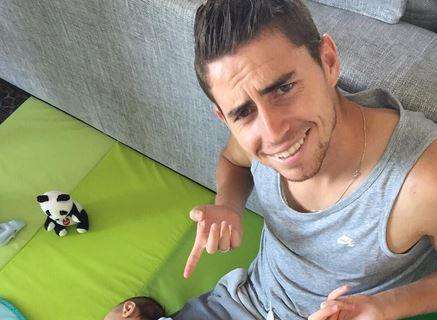 FOTO - Jorginho pubblica la foto del suo piccolo Vitor: "Mi manca questo pazzo"