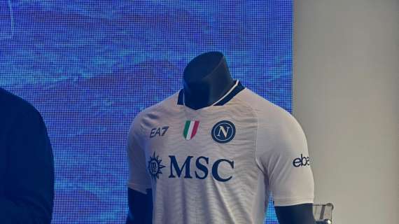 FOTO - Ecco la nuova maglia speciale del Napoli