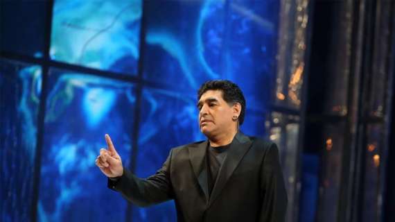 Maradona durante 'TreVolteDieci': “Napoli, io non tradisco! Biglietti a 300 euro? Pelè costava 200, e deve arrivare sempre secondo!”