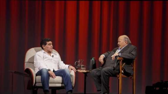 Maradona ospite di Costanzo: “Italiani, non sono un traditore!”. Resa nota la data della messa in onda