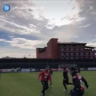 VIDEO - Anche Davide Ancelotti si allena con la squadra: vince al torello e il Napoli si complimenta su Instagram