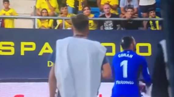 Shock in Liga, Cadice-Barça sospesa per un malore ad un tifoso: Ledesma lancia un defibrillatore