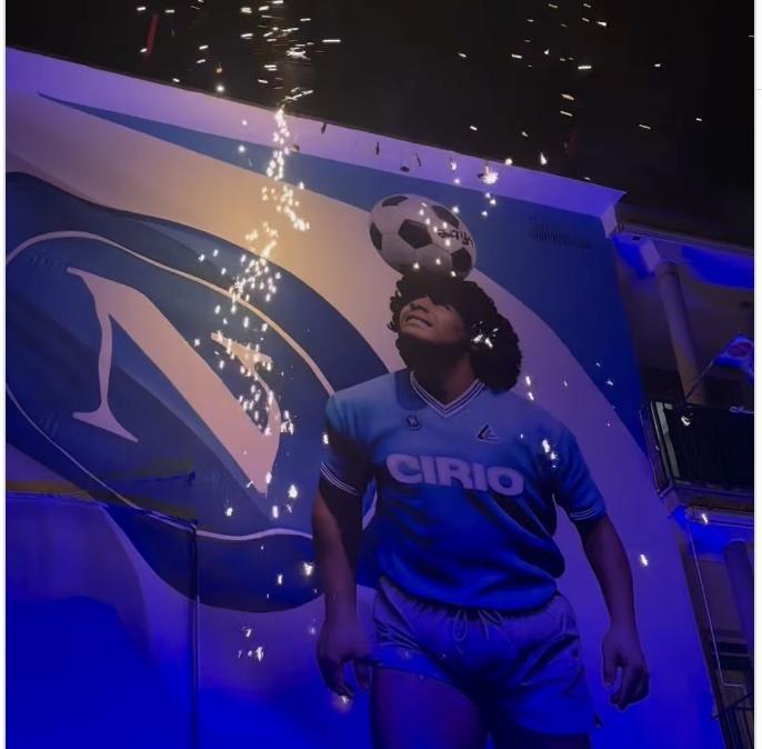 Nuovo murale dedicato a Maradona a Frattaminore: l'opera è di Leticia Mandragora