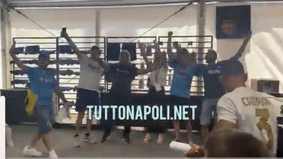 VIDEO TN - Valentina De Laurentiis show: canta e balla coi tifosi a Dimaro
