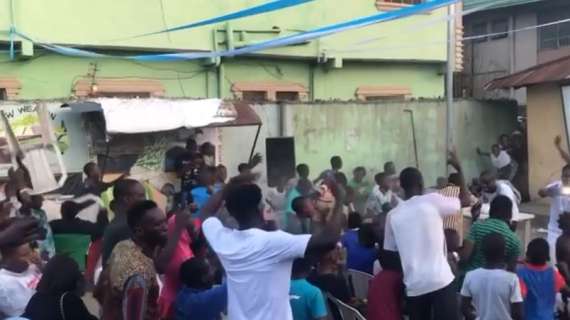 VIDEO - A Lagos si tifa Napoli: nigeriani in estasi per Osimhen e lo Scudetto