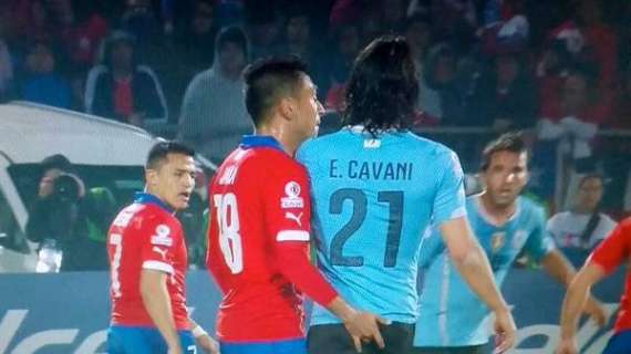 FOTO - Vergogna in Copa America, ecco la volgare provocazione di Jara a Cavani