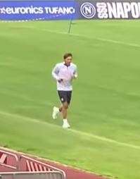 Conte si tiene in forma: si allena da solo, le immagini da Dimaro