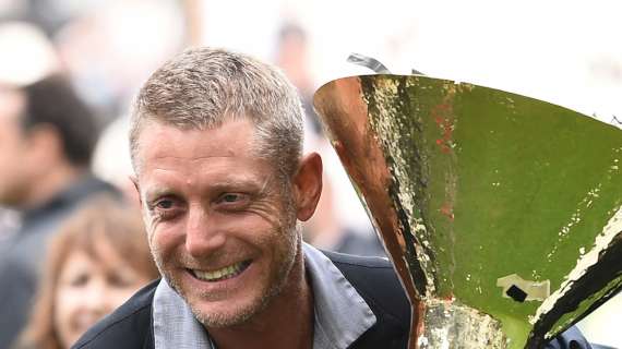 Lapo Elkann polemico: "Regalate degli occhiali all'arbitro di Juve-Napoli!"