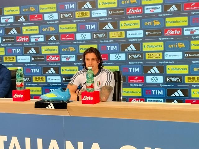 Italia, Calafiori: "Pressione c'è, inutile evitarla. Negli ultimi mesi ho sentito più Gattuso di mia madre"