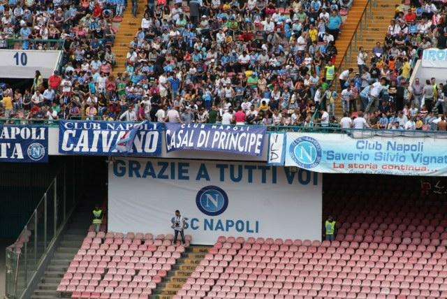 FOTO - Striscione al San Paolo, la SSC Napoli ai tifosi: "Grazie a tutti voi"