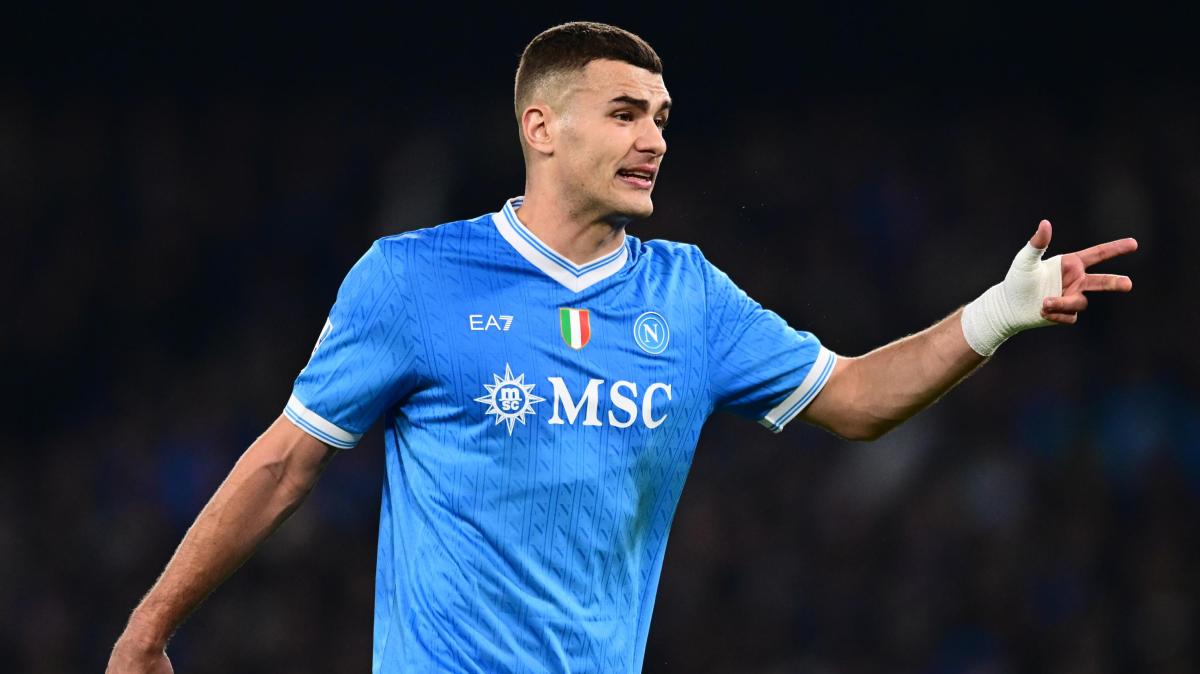 Terzo cambio per il Napoli: esce Buongiorno