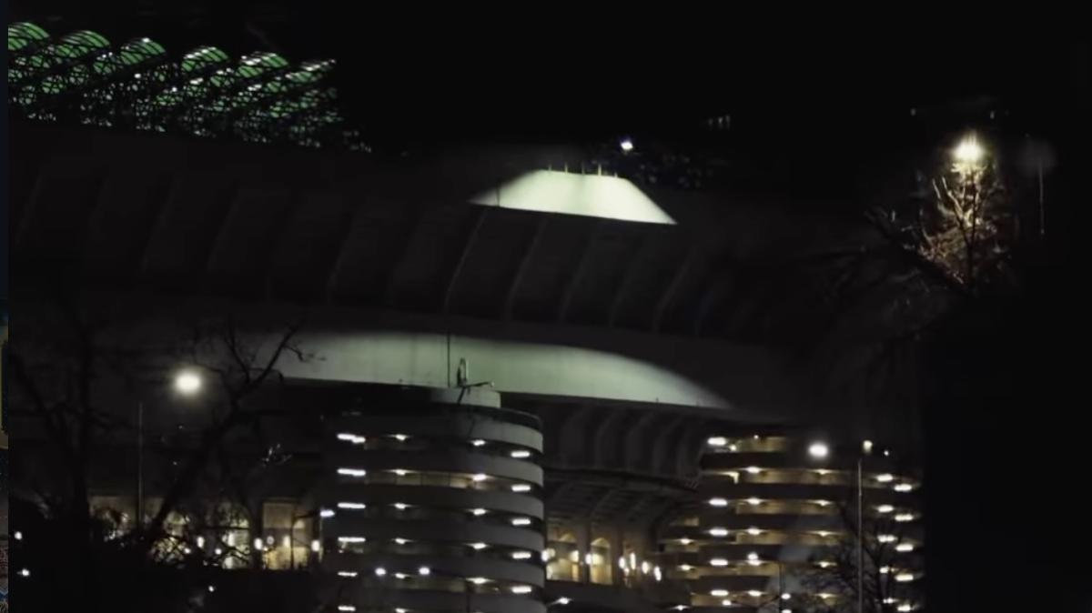 Inter-Napoli, il bus dei campioni d'Italia arriva a San Siro