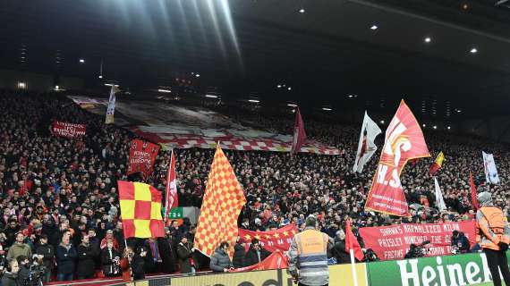 VIDEO - L'odissea dei tifosi del Liverpool: volo cancellato, vanno a Parigi in gommone