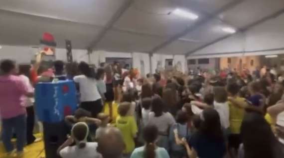 VIDEO – Vergogna in provincia di Brescia! Bambini all’oratorio cantano: “Vesuvio erutta”