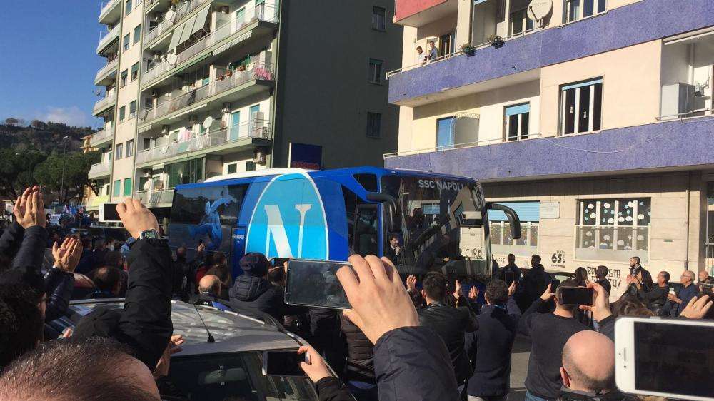FOTO&VIDEO TN - Napoli arrivato al San Paolo: grande accoglienza per il pullman azzurro