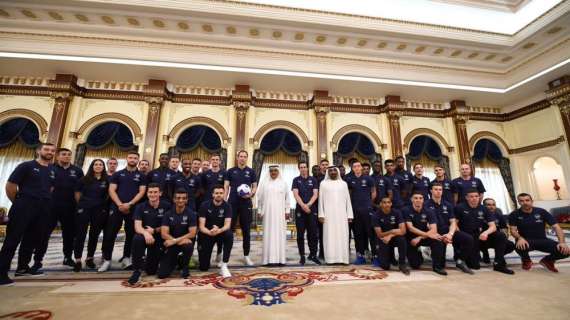 FOTO - Arsenal in ritiro negli Emirati Arabi, incontro col Principe di Dubai ed il presidente di Emirates