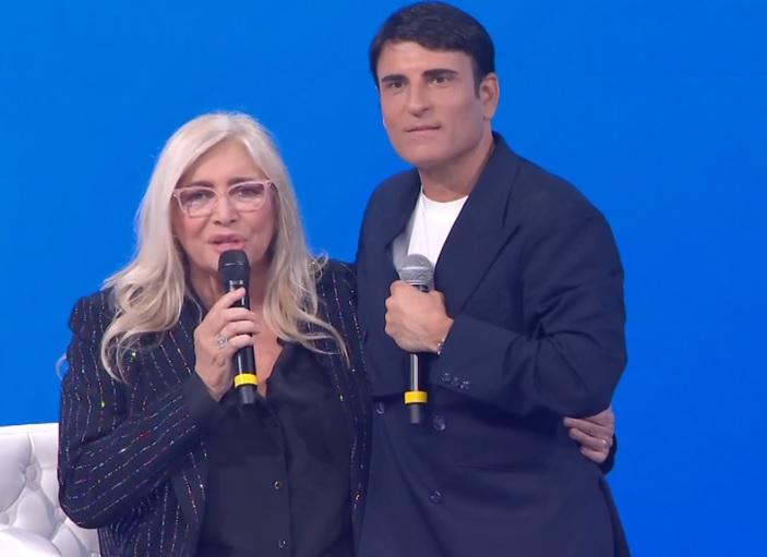 Sal Da Vinci: "E' la vittoria di un popolo! Voglio lanciare un messaggio. E Forza Napoli!"