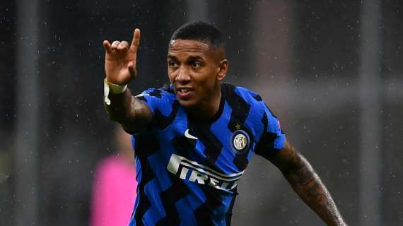 Inter, Young esulta dopo la vittoria col Napoli: "Gara dura, tre punti importanti"