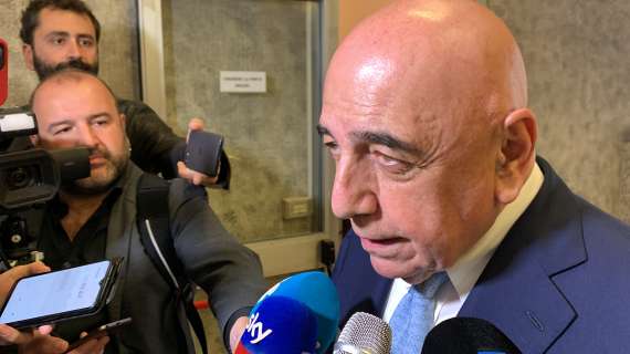 Galliani: "Quando vedo Van Basten mi inginocchio. E' il più forte, forse anche di Maradona"