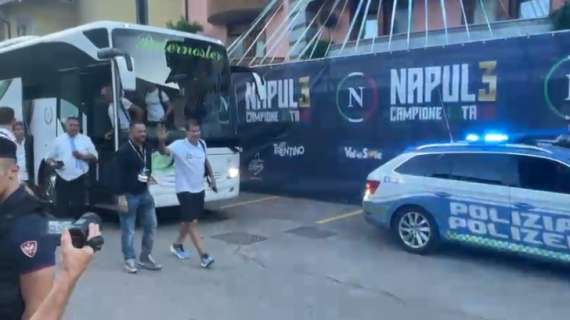 VIDEO-FOTO TN - Il Napoli è arrivato a Dimaro! Entusiasmo alle stelle per i campioni d'Italia