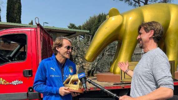 FOTO - Tapiro d'Oro gigante per il ct Mancini: "Più che meritato, ma io non mollo"
