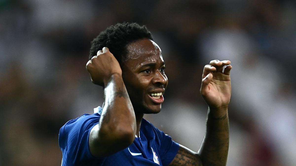 Si torna su un vecchio obiettivo? Sky: "Il Napoli continua a seguire Sterling"