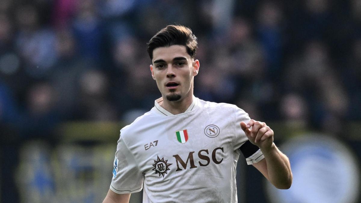 Doppio cambio per il Napoli: Conte cambia gli esterni di centrocampo