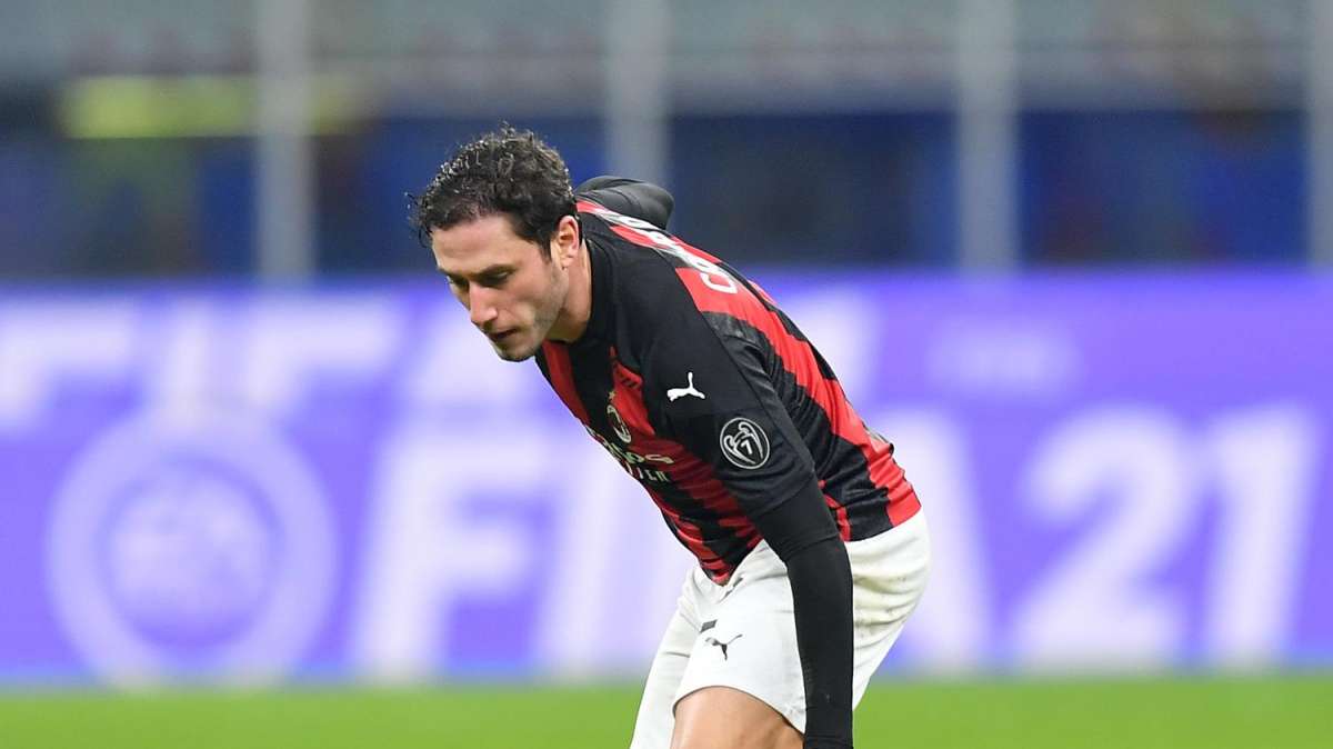 Milan, infortunio per Calabria: il terzino costretto al cambio con lo United