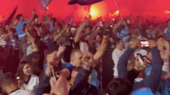 Il Napoli alza la Coppa: ecco cosa succede in quel momento a Piazza Plebiscito