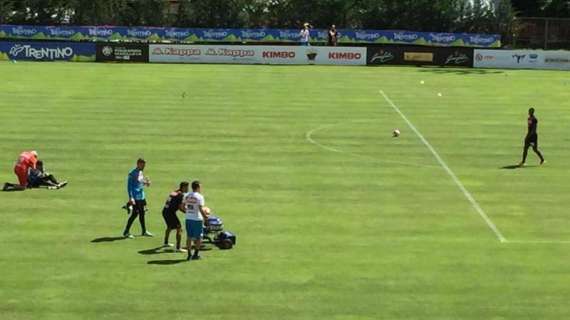 FOTO - Si gioca con la sparapalloni a fine allenamento: Allan contro il "portiere" El Kaddouri