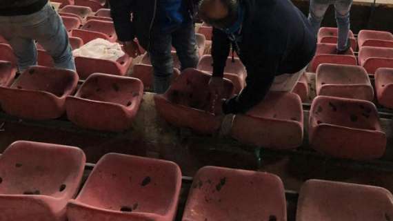 VIDEO - Clamoroso San Paolo, in Curva si smontano sediolini dopo la partita. Cons. Borrelli: "Come sono entrati con cacciaviti?"