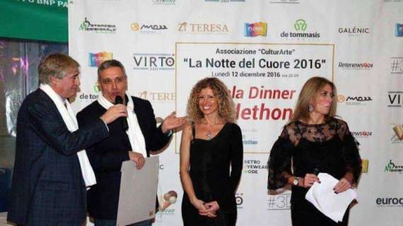 FOTO - Successo per "Tienimi stretta", libro della scrittrice partenopea Francesca Scamarcio