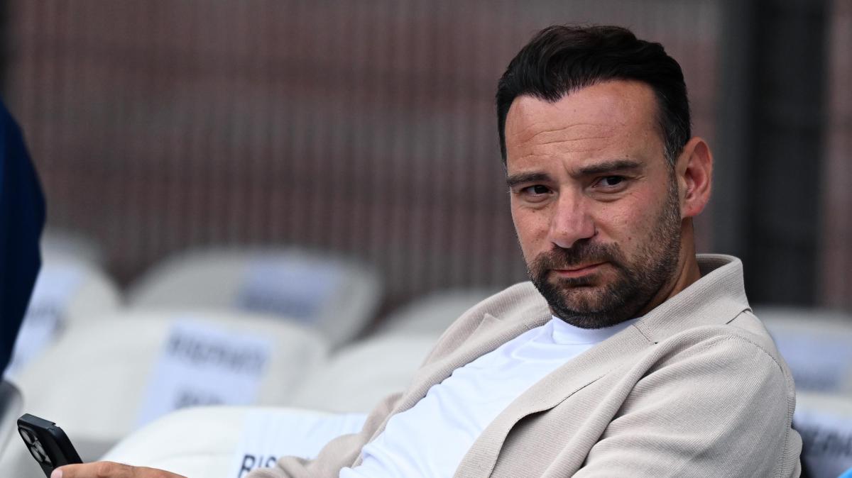 Lang in tribuna, Manna svela: "Comportamento non idoneo, ma si è già scusato"