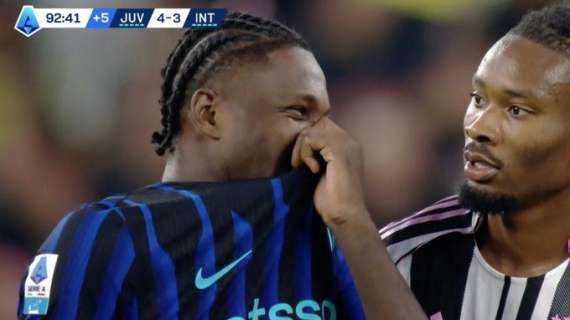 Bufera Inter! M. Thuram ride col fratello dopo aver subito il gol del 4-3