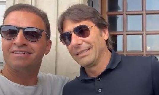 Sky - Conte in hotel a Napoli, che entusiasmo: foto e selfie coi tifosi 