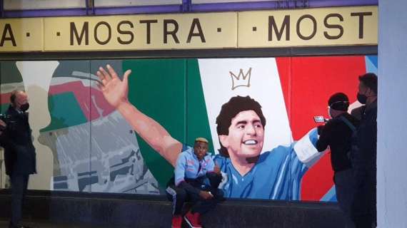 VIDEO - Bel gesto di ADL alla stazione Mostra-Maradona: "Bisogna aggiungere Ferlaino!"