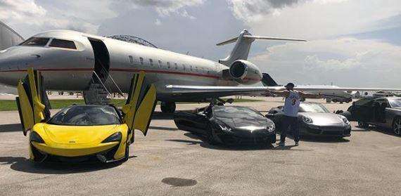 FOTOGALLERY - Aereo privato, Ferrari e spiagge da sogno: le vacanze extra-lusso di Benzema criticato dai social
