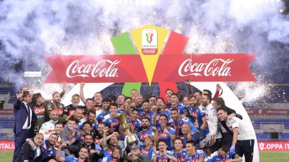 FOTO - Cena di squadra, svelata la location: Politano posa con la Coppa Italia