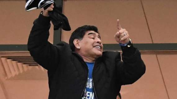 VIDEO - Maradona scatenato: il campione torna a Rosario e l'accoglienza è da brividi