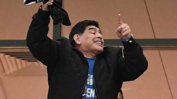 VIDEO - Maradona show dopo il 3-0: balla nello spogliatoio, canta in conferenza