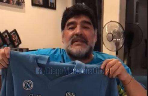VIDEO - Maradona ringrazia Hamsik: "Un onore ricevere il tuo regalo, noi non siamo come gli altri e amiamo davvero la maglia azzurra!"