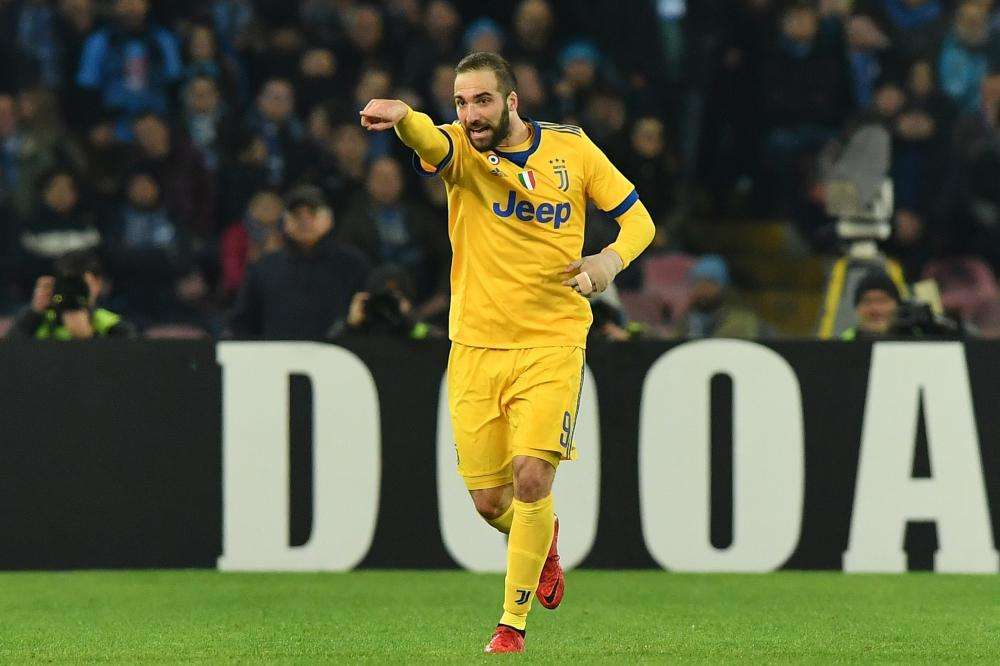 Un Napoli contratto e poco convinto cade al San Paolo, decide il gol di Higuain